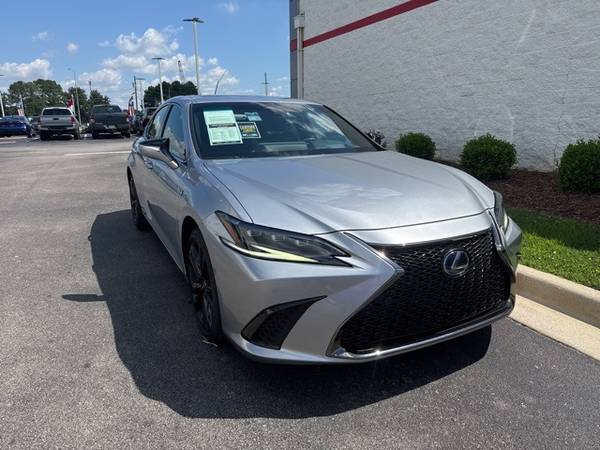 Lexus ES 300h with VIN: 58AGA1C1XNU020492
