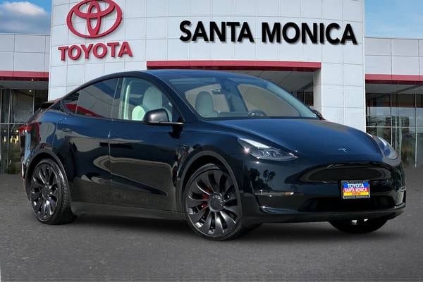 Tesla Model Y with VIN: 7SAYGDEF8PF673474