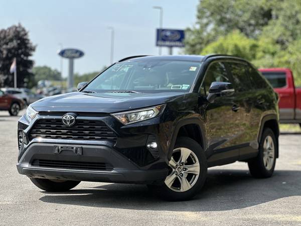 Toyota RAV4 with VIN: JTMP1RFV7LJ034907