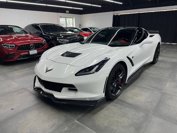 Chevrolet Corvette with VIN: 1G1YM2D78F5106758