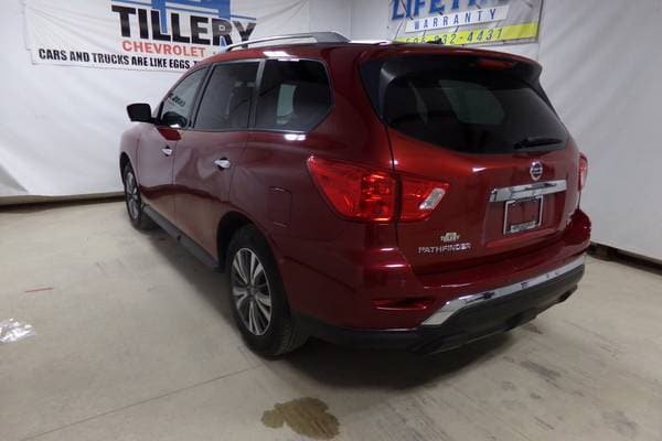 2017 Nissan Pathfinder SL