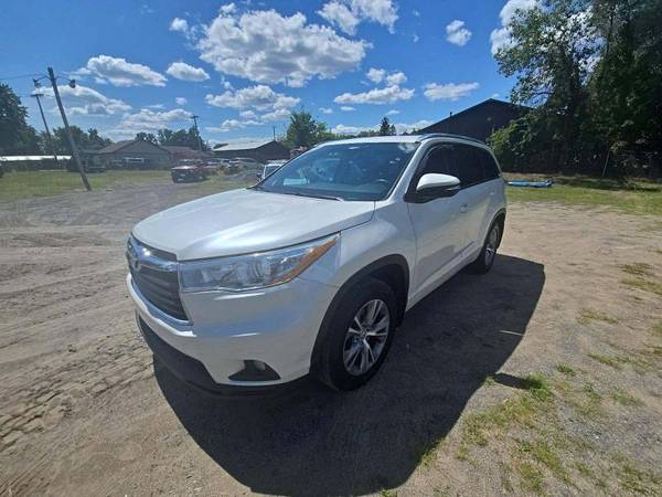 Toyota Highlander with VIN: 5TDJKRFH2FS101546