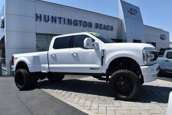 Ford F-350 Super Duty with VIN: 1FT8W3DT6SEC28372