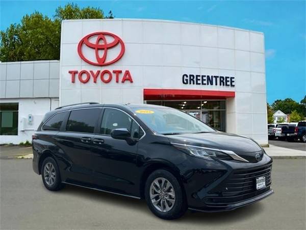 Toyota Sienna with VIN: 5TDKSKFC3NS063372