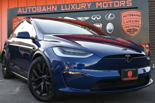 Tesla Model X with VIN: 7SAXCBE5XNF357333