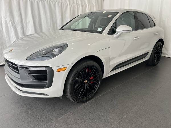 Porsche Macan with VIN: WP1AF2A57RLB57527