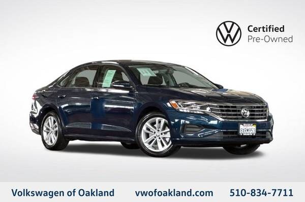 Volkswagen Passat with VIN: 1VWAA7A35MC017798