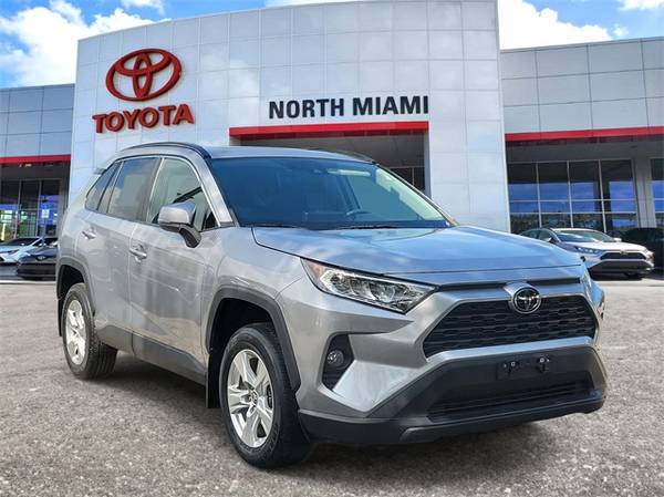 Toyota RAV4 with VIN: 2T3P1RFV5MC186446