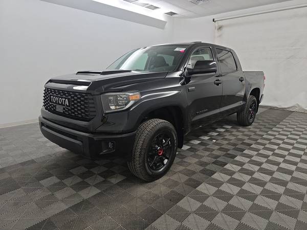 Toyota Tundra with VIN: 5TFDY5F1XMX033821