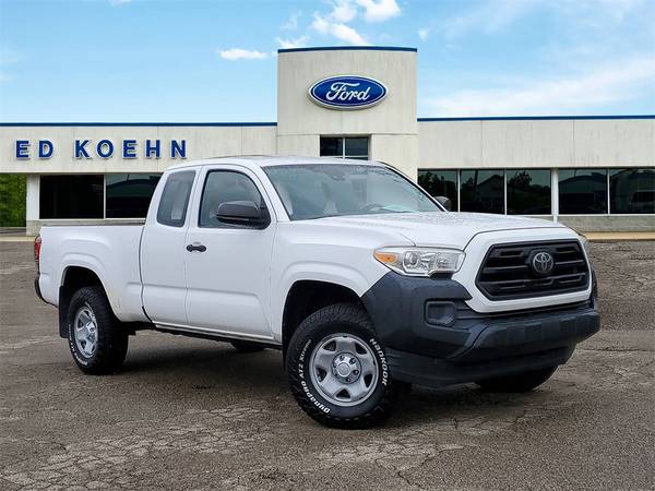Toyota Tacoma with VIN: 5TFSX5EN5JX060001