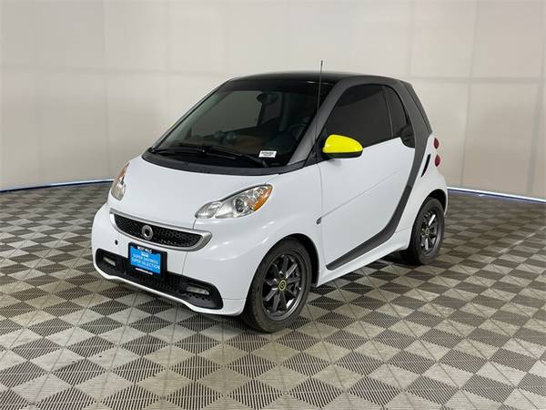 smart fortwo with VIN: WMEEJ3BA7EK744590