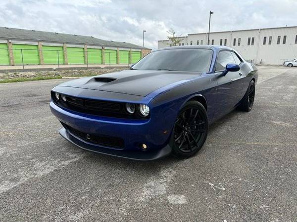 Dodge Challenger with VIN: 2C3CDZFJ0LH187637