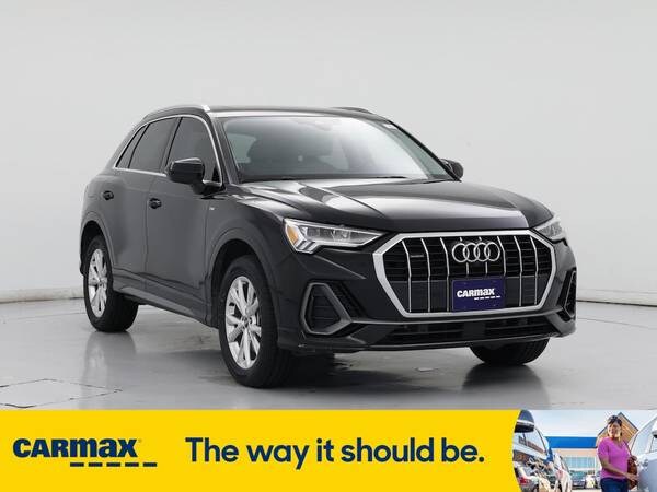 Audi Q3 with VIN: WA1EECF3XN1099240