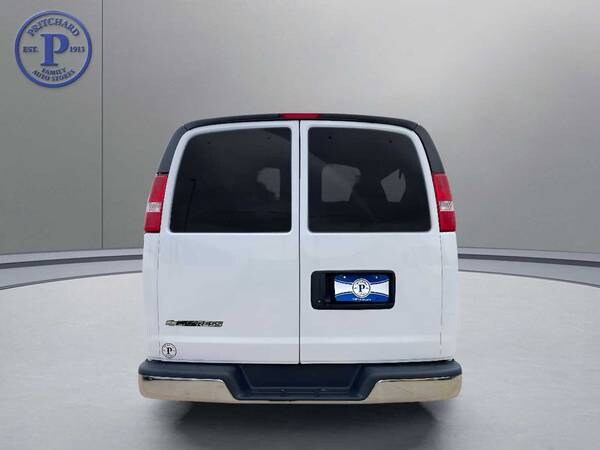 Chevrolet Express with VIN: 1GAZGPFG5K1205254