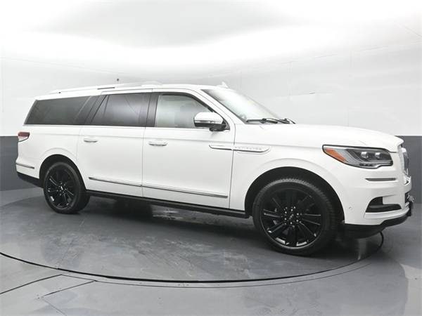 Lincoln Navigator with VIN: 5LMJJ3LGXPEL00534