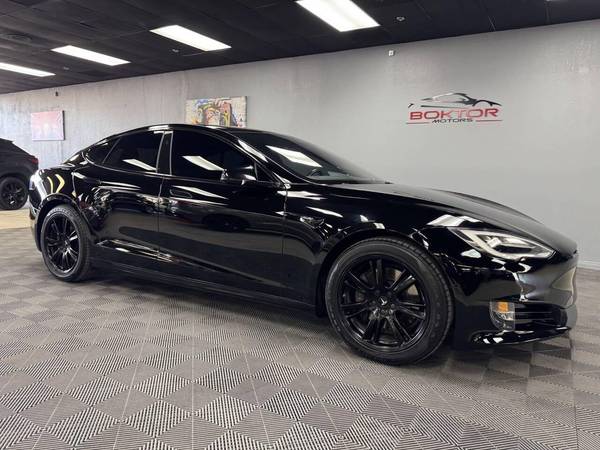 Tesla Model S with VIN: 5YJSA1E24MF427677