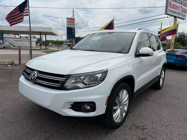 Volkswagen Tiguan with VIN: WVGAV7AX7GW597127