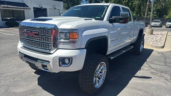 GMC Sierra 2500HD with VIN: 1GT12UEY1JF265223