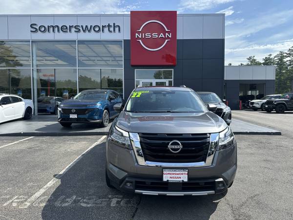 Nissan Pathfinder with VIN: 5N1DR3CD1NC256933