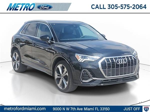 Audi Q3 with VIN: WA1EECF38L1102097