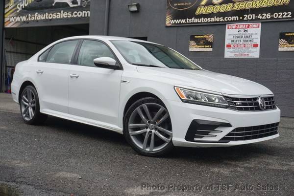 Volkswagen Passat with VIN: 1VWAA7A31JC027949