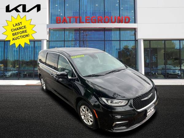 Chrysler Pacifica with VIN: 2C4RC1BG9PR590780