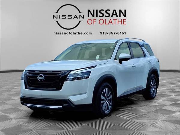 Nissan Pathfinder with VIN: 5N1DR3CC8RC208505