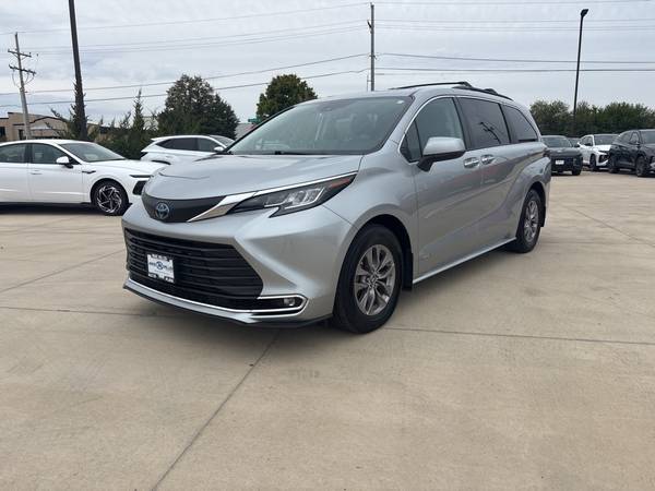 Toyota Sienna with VIN: 5TDJSKFC0MS013412