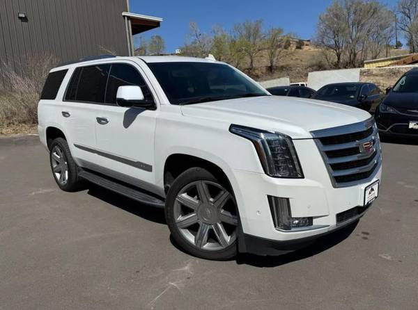 Cadillac Escalade with VIN: 1GYS4BKJ4JR204340