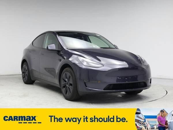 Tesla Model Y with VIN: 7SAYGDED4SA350222