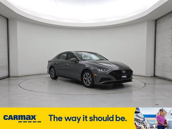Hyundai Sonata with VIN: KMHL14JA1NA197704