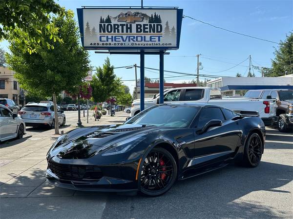 Chevrolet Corvette with VIN: 1G1YU2D66J5600438