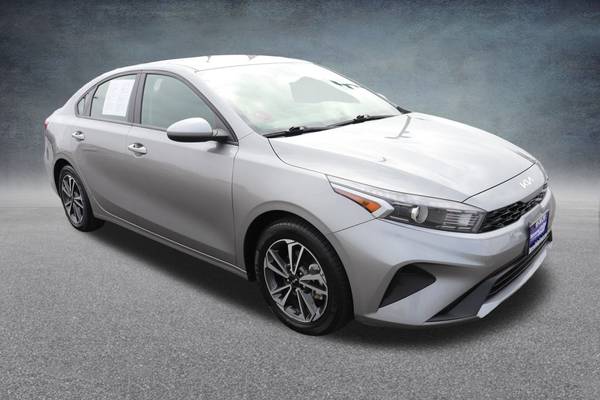 Kia Forte with VIN: 3KPF24AD9PE621025