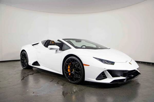 Lamborghini Huracan with VIN: ZHWUT4ZF2RLA27617