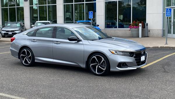 Honda Accord with VIN: 1HGCV1F31NA095810