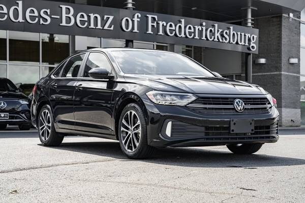 Volkswagen Jetta with VIN: 3VWAM7BU0RM074527