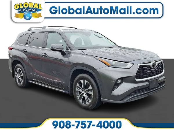 Toyota Highlander with VIN: 5TDGZRBH0NS221405