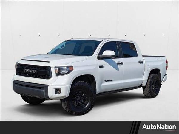 Toyota Tundra with VIN: 5TFDY5F19HX677591