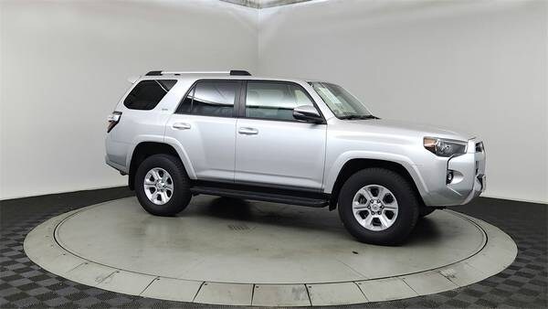 Toyota 4Runner with VIN: JTENU5JR6N6019883