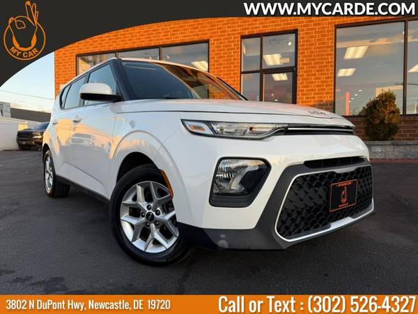 Kia Soul with VIN: KNDJ23AU6N7827663