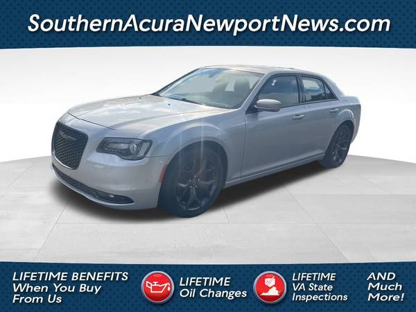 Chrysler 300 with VIN: 2C3CCABG4PH637018