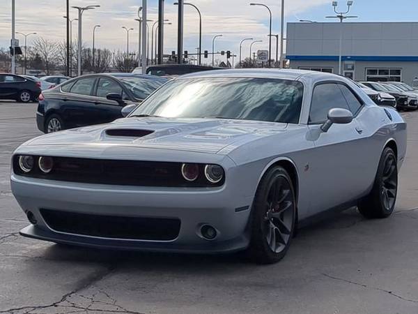 Dodge Challenger with VIN: 2C3CDZFJ5NH200269