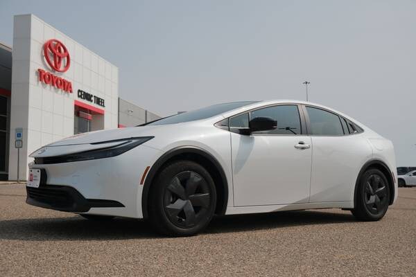 Toyota Prius with VIN: JTDACAAU2R3024220