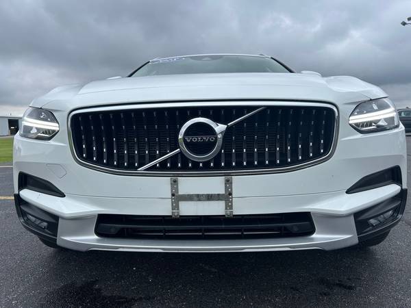Volvo V90 Cross Country with VIN: YV4102NK2J1021967