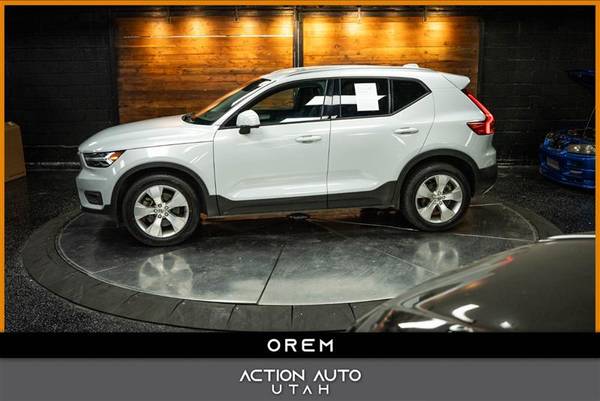 Volvo XC40 with VIN: YV4AC2HK6M2572825