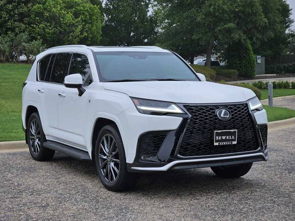Lexus LX 600 with VIN: JTJMB7CX1N4000762