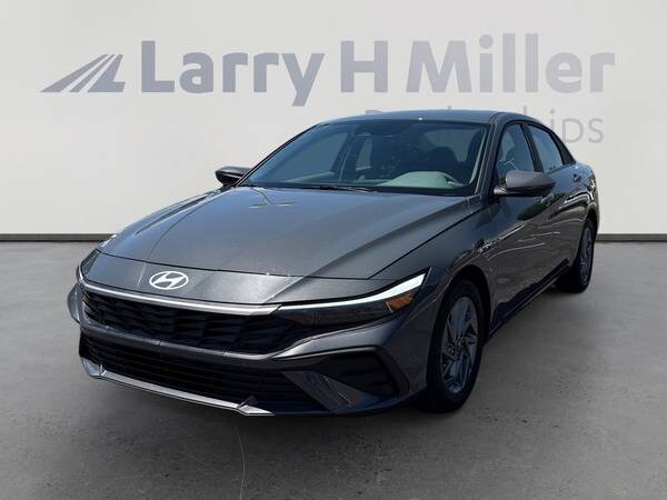 Hyundai Elantra Hybrid with VIN: KMHLM4DJXSU122304