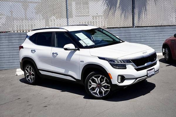 Kia Seltos with VIN: KNDETCA27P7384083