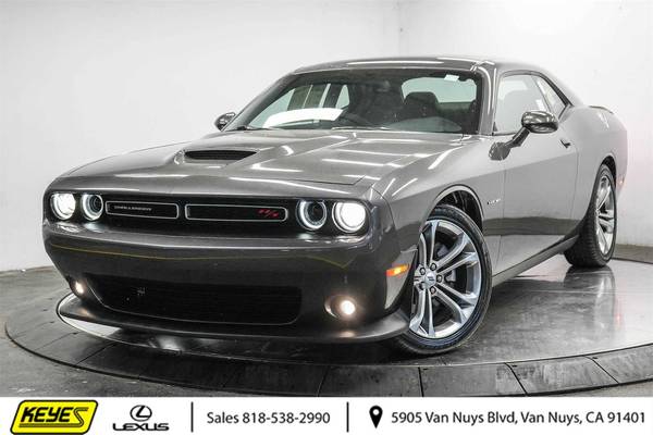 Dodge Challenger with VIN: 2C3CDZBT3NH137681