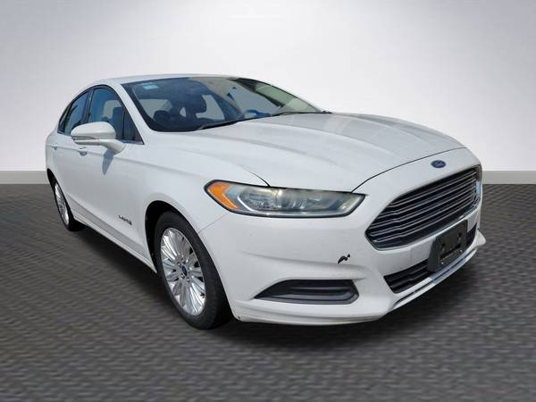 Ford Fusion Hybrid with VIN: 3FA6P0LU2ER138480